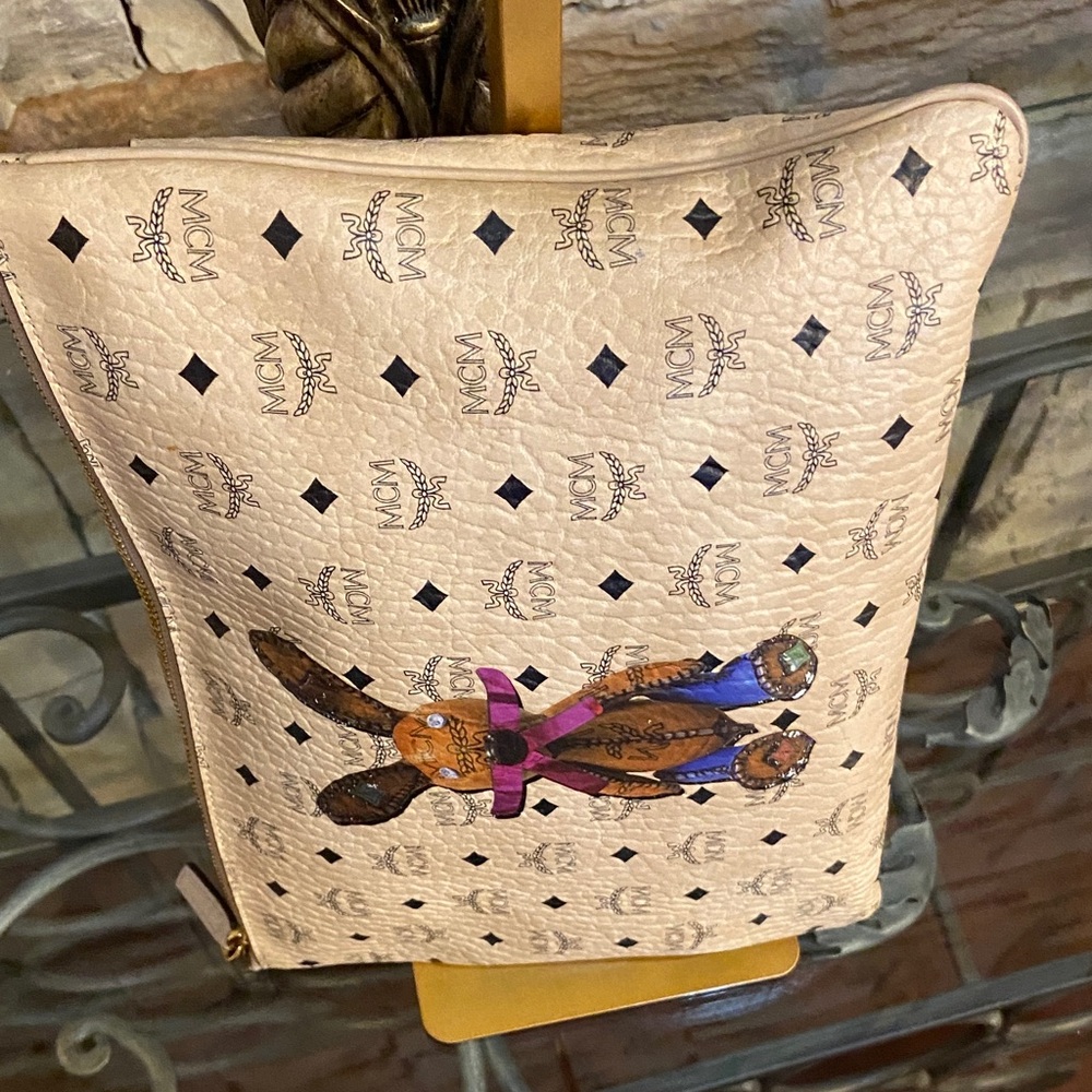 MCM Tan Visetos Rare Rabbit Limited Edition Medium Size Clutch - Picture 5 of 13